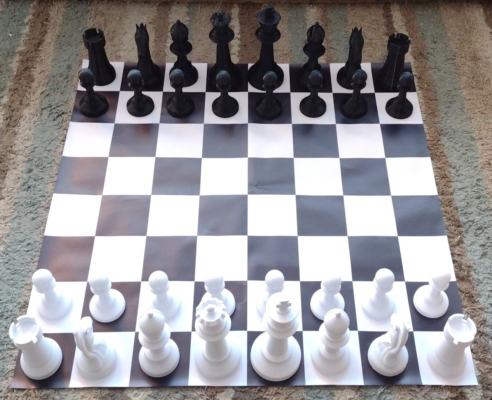 Giant 8 Inch High Chess Set With 8-1/2" High Kings Indoor Outdoor