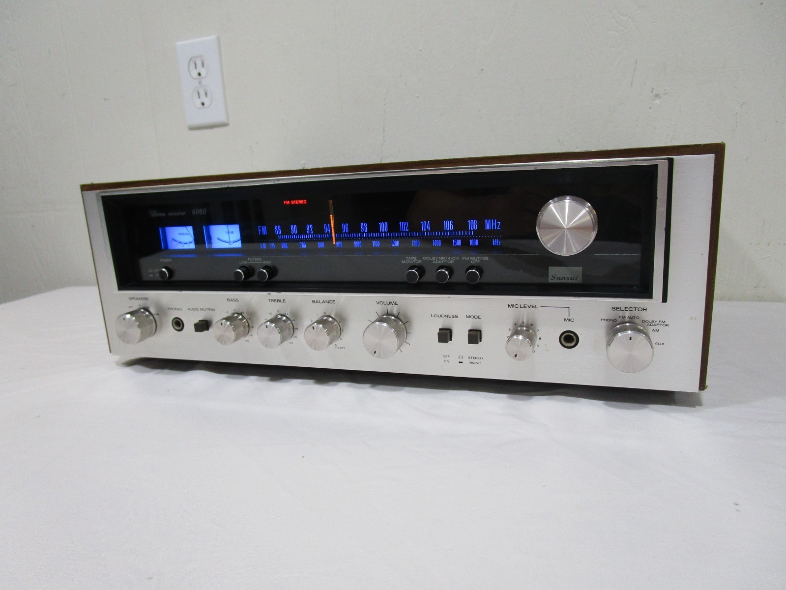 Nice Sansui 6060 Stereo Receiver w/ LED Upgraded Lamps ------------------- Cool!