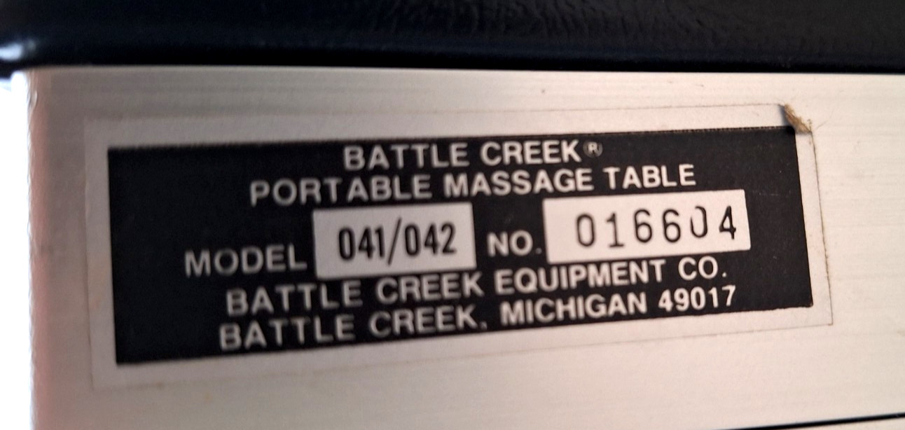 Battle Creek Portable Massage Table 042 Aluminum Legs w/ Carry Case pre-owned