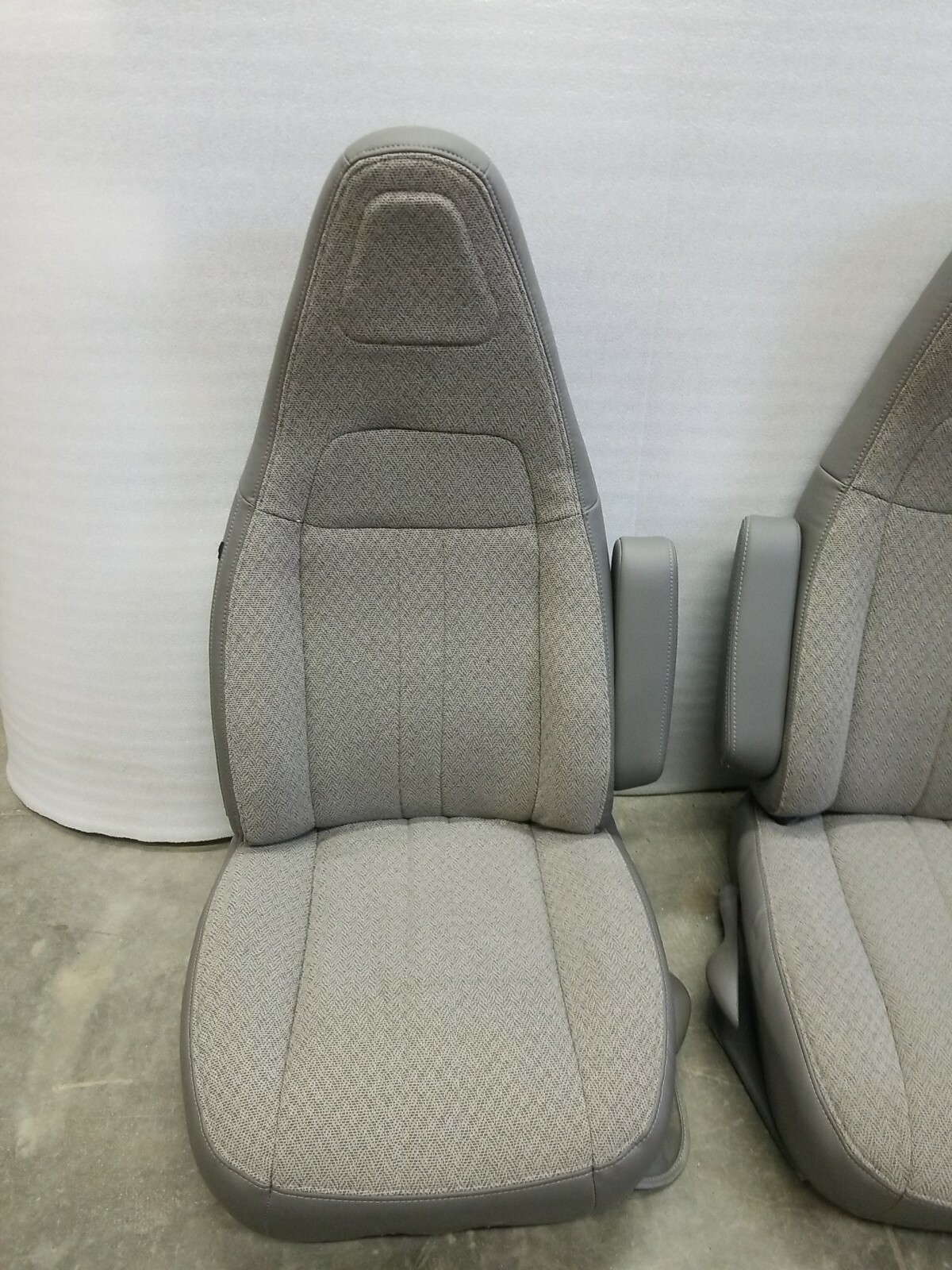 97-23 Chevy Express/GMC Savana Van Pair LH & RH Gray Cloth Power Bucket Seats