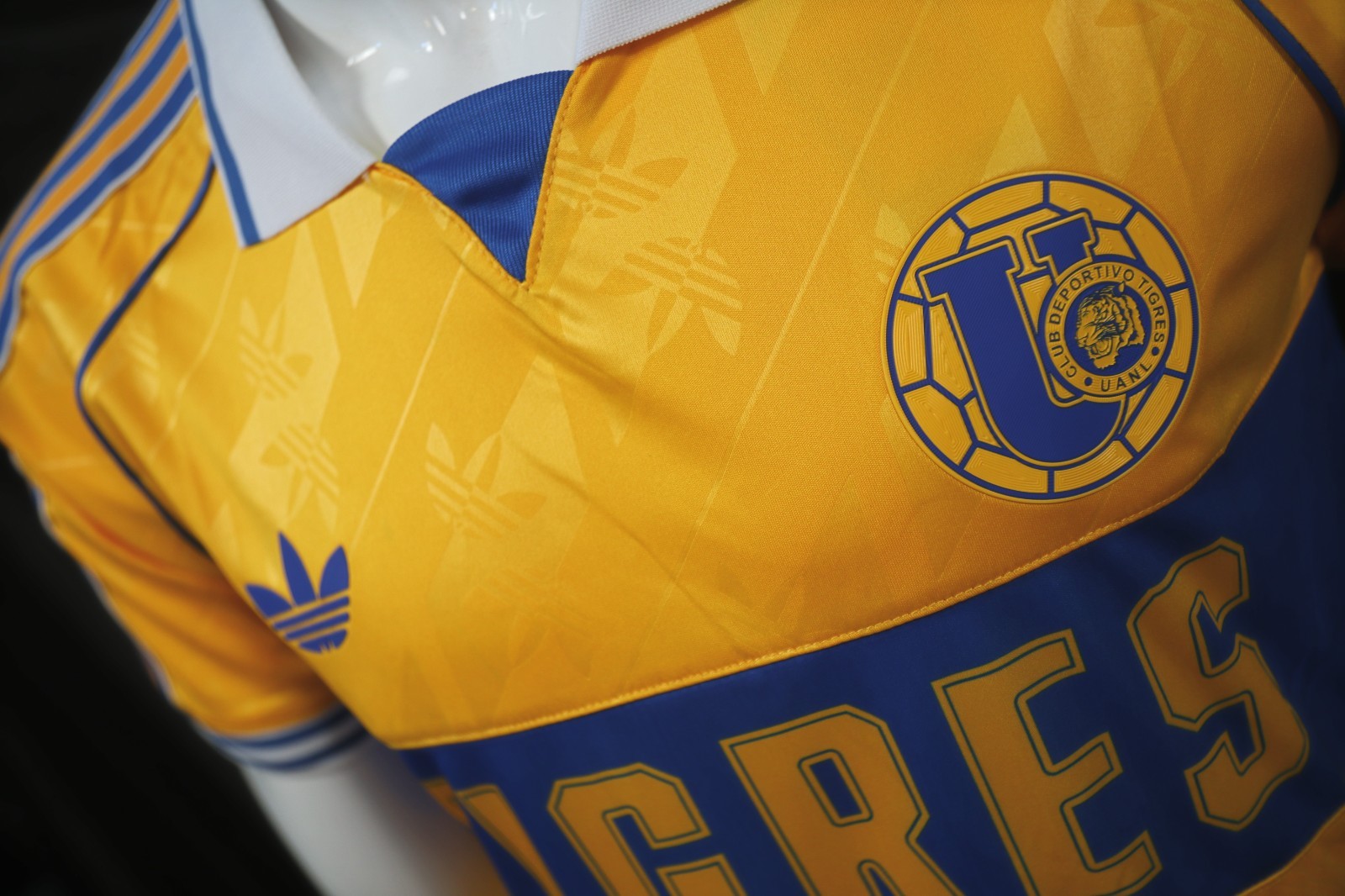 TIGRES UANL 65 ANIVERSARIO (Talla Reducida) slim fit (LEER DESCRICION)