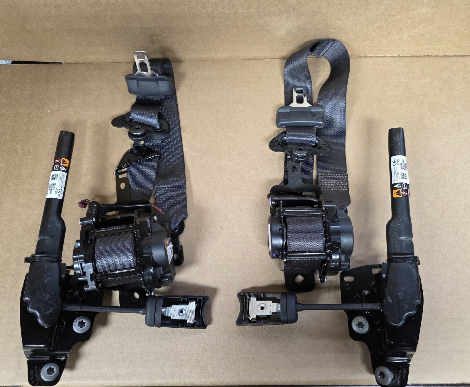 2024-2025 CHEVY TRAVERSE FRONT SEATBELTS W PRE TENIONER (LH&RH) BLACK COLOR