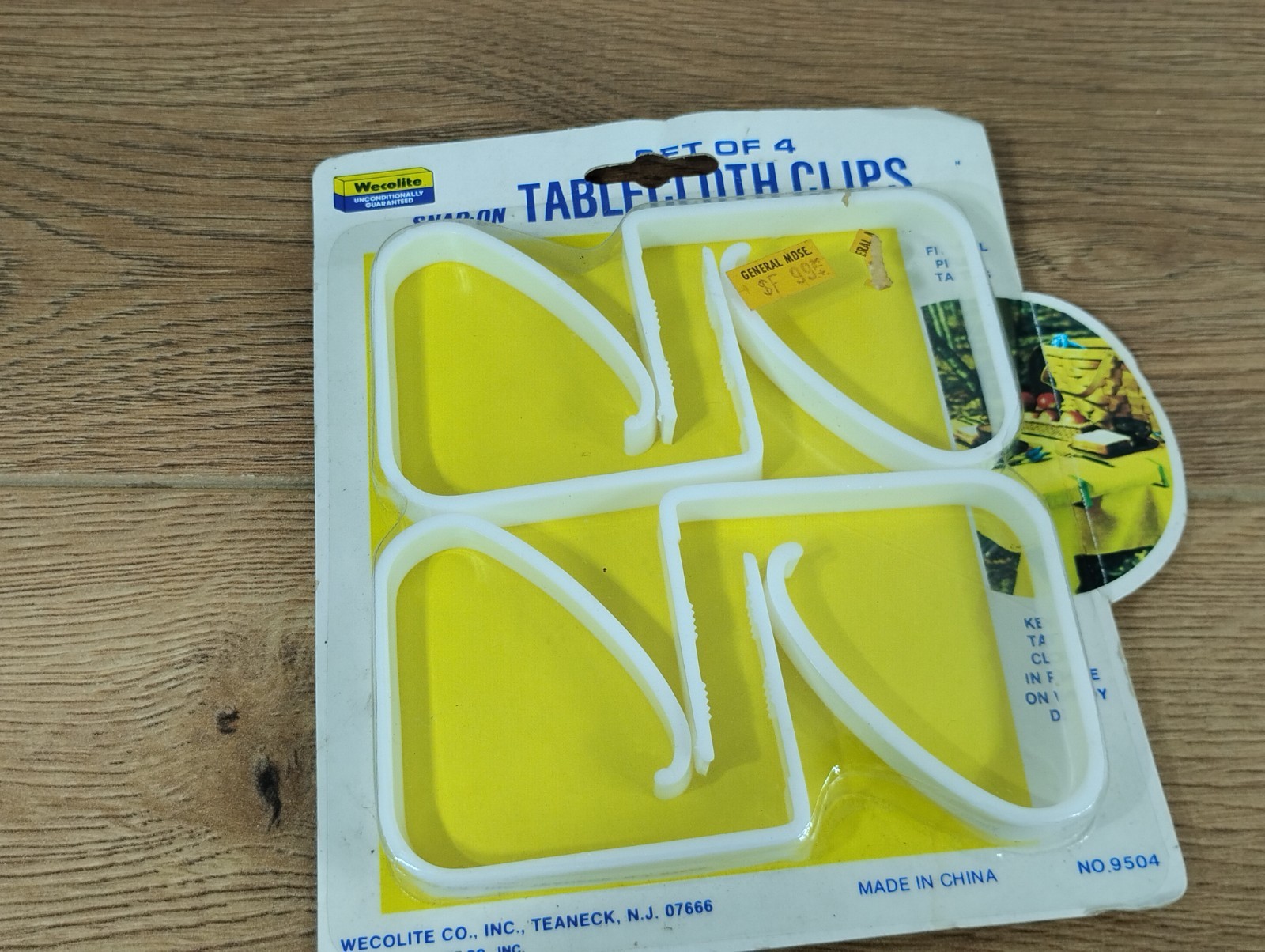 NEW WEVOLITE TABLECLOTH CLAMPS VINTAGE 80s Camping Pack of 4