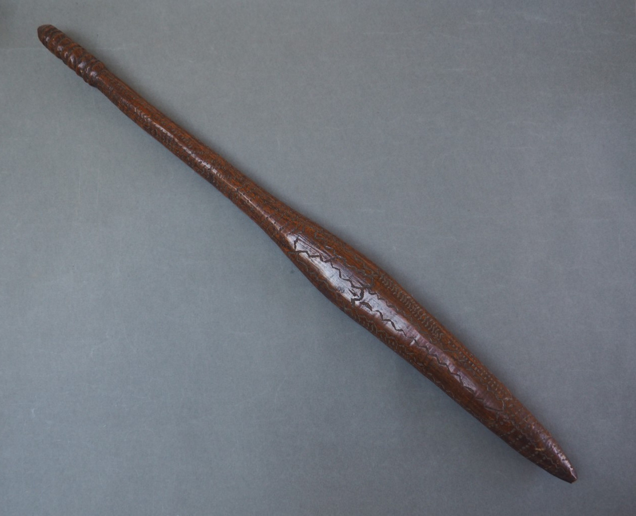 FINE ANTIQUE AUSTRALIAN ABORIGINAL TRIBAL ART CARVED WOODEN NULLA NULLA LEANGLE