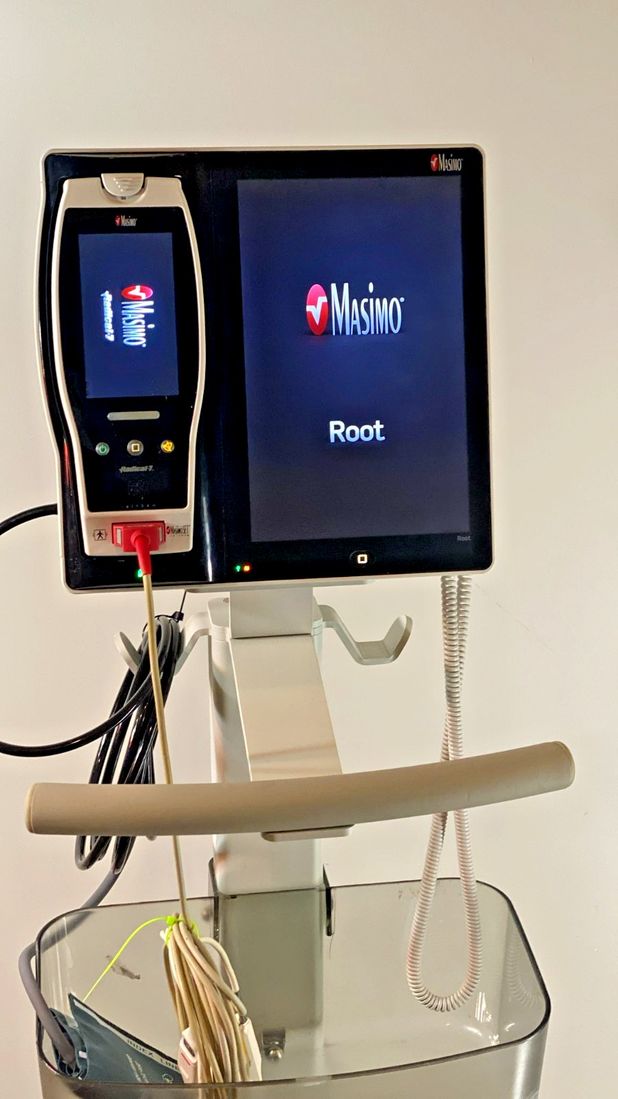 Masimo Root RDS7A Radical-7 Touchscreen w/Stand & Accessories