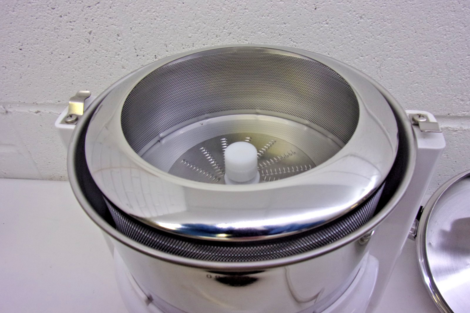 NEW ACME Supreme JUICERator 11JE21 Model 6001 4.8 Amp Heavy Duty Fruit Juicer