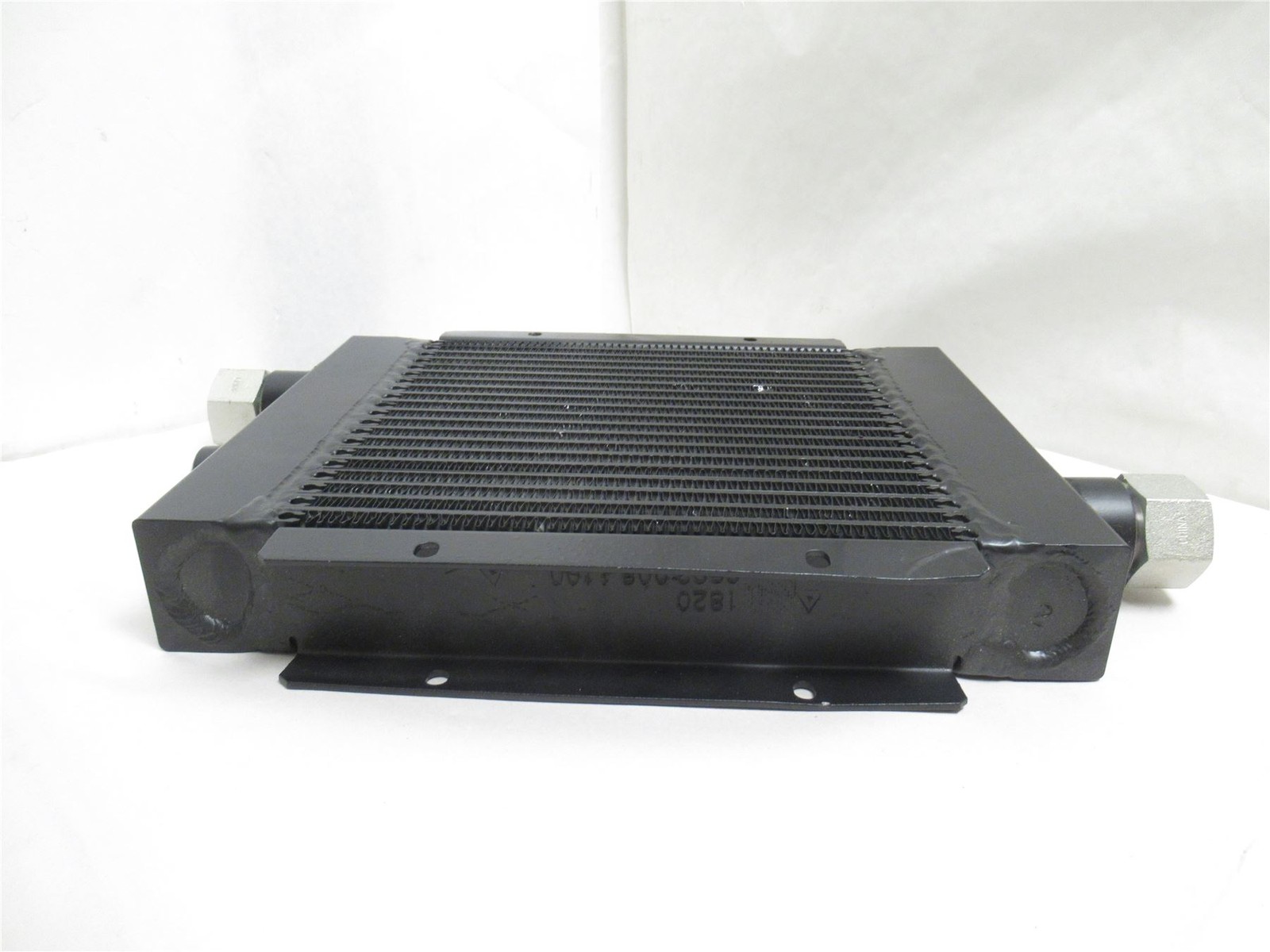 243583 Old-Stock; AKG 6892.008.1000 Hydraulic Oil Cooler 4UJD7; 2 To 30GPM