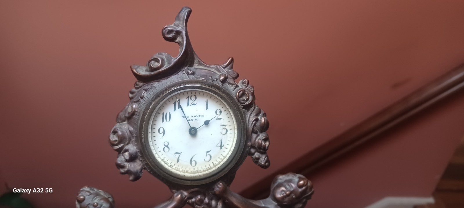 Antique Lovely New Haven Clock Co. Figural Mantel Clock – Gilt Metal Cherubs