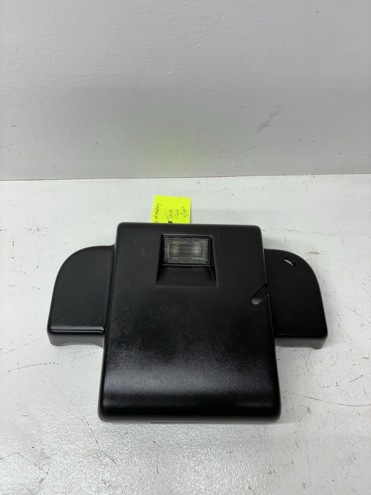 TRUNK LIGHT  WITH BLACK BEZEL / 2005 - 2009 FORD MUSTANG OEM FACTORY OEM