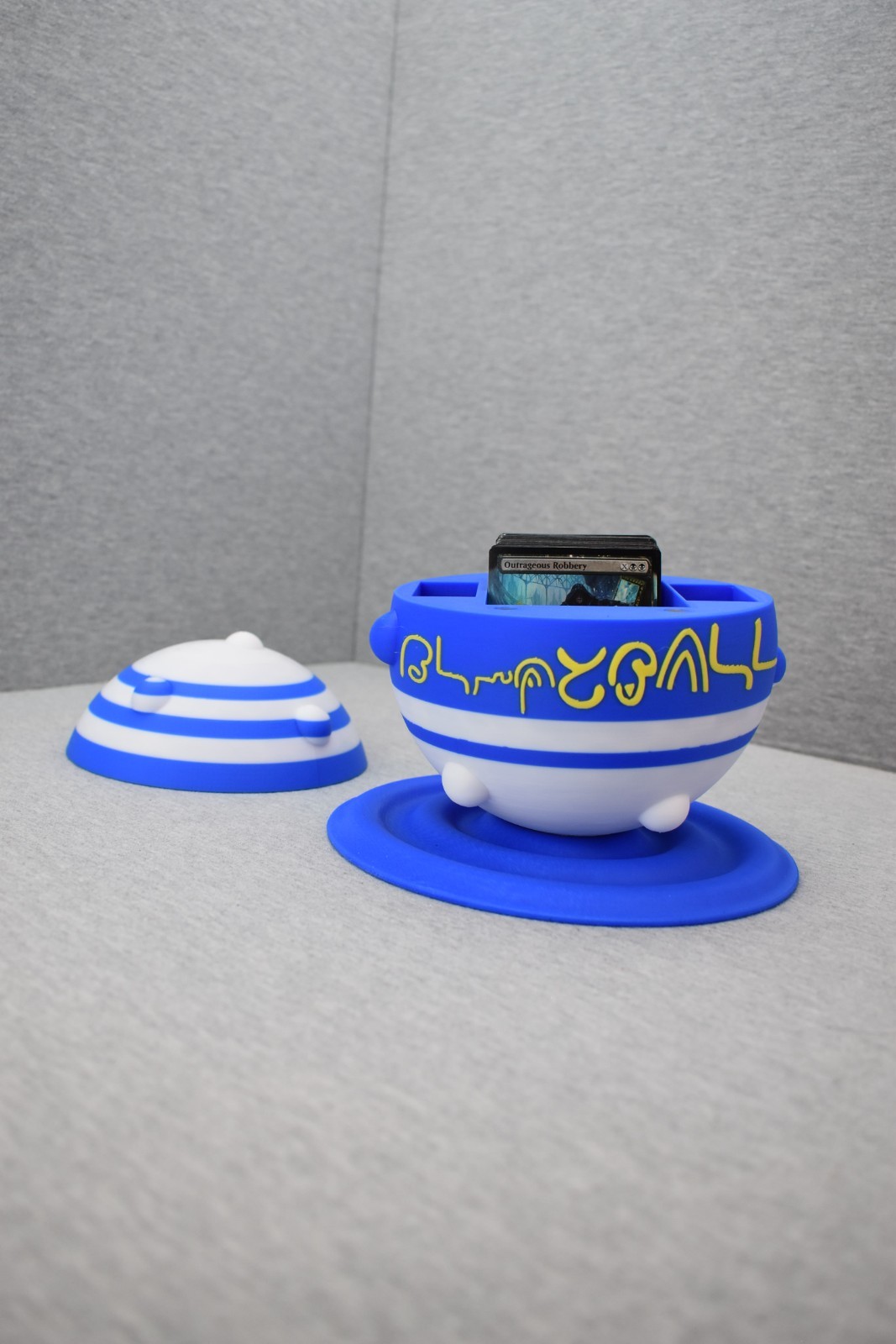 final fantasy 7 Blitz Ball deck box with Stand - Magic The Gathering Deck Box