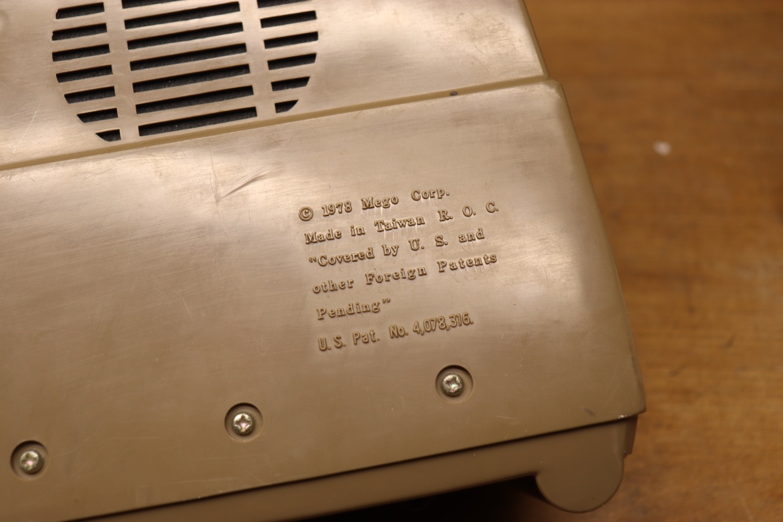 Vintage Mego 1978 2-XL Robot Toy 8 Track Player & 5 Cartridges