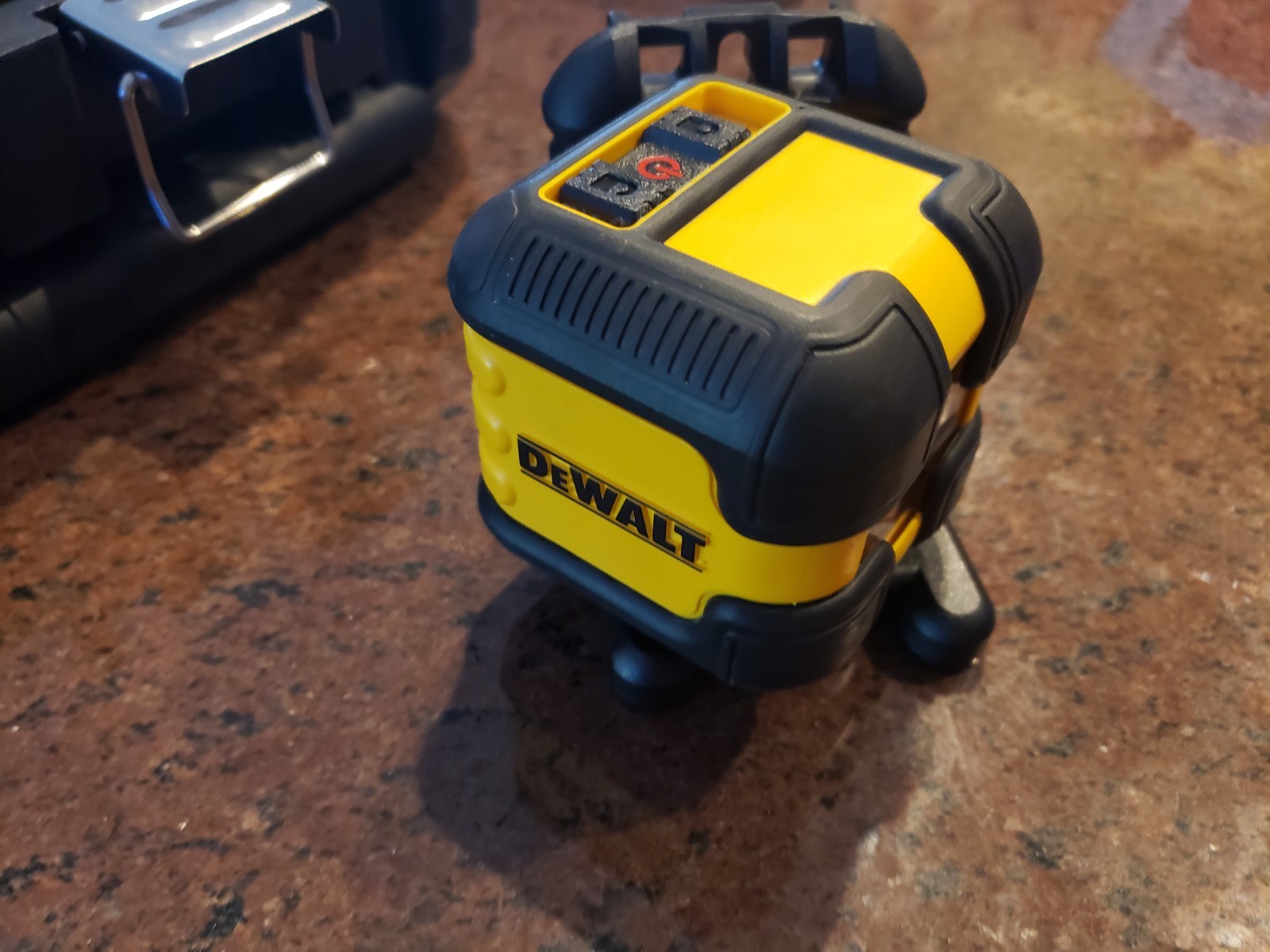 DEWALT DW08802 Red Cross Line Laser Level with Case