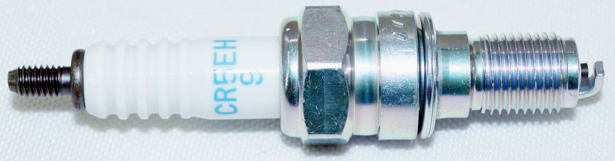 Set of 4 Genuine NGK 6689 CR5EH-9 Nickel Spark Plugs