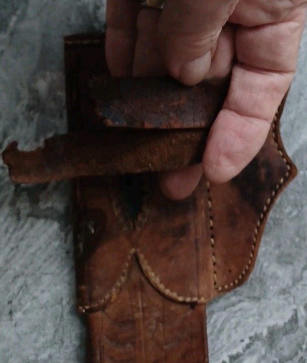 Antique Spanish Guerrero de la Costa short sword with scabbard