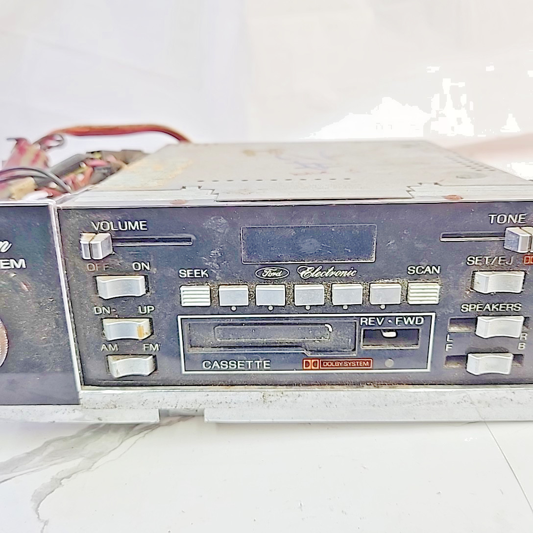 1980-1983 Lincoln Premium Sound System OEM AM FM Radio Cassette Player For Parts