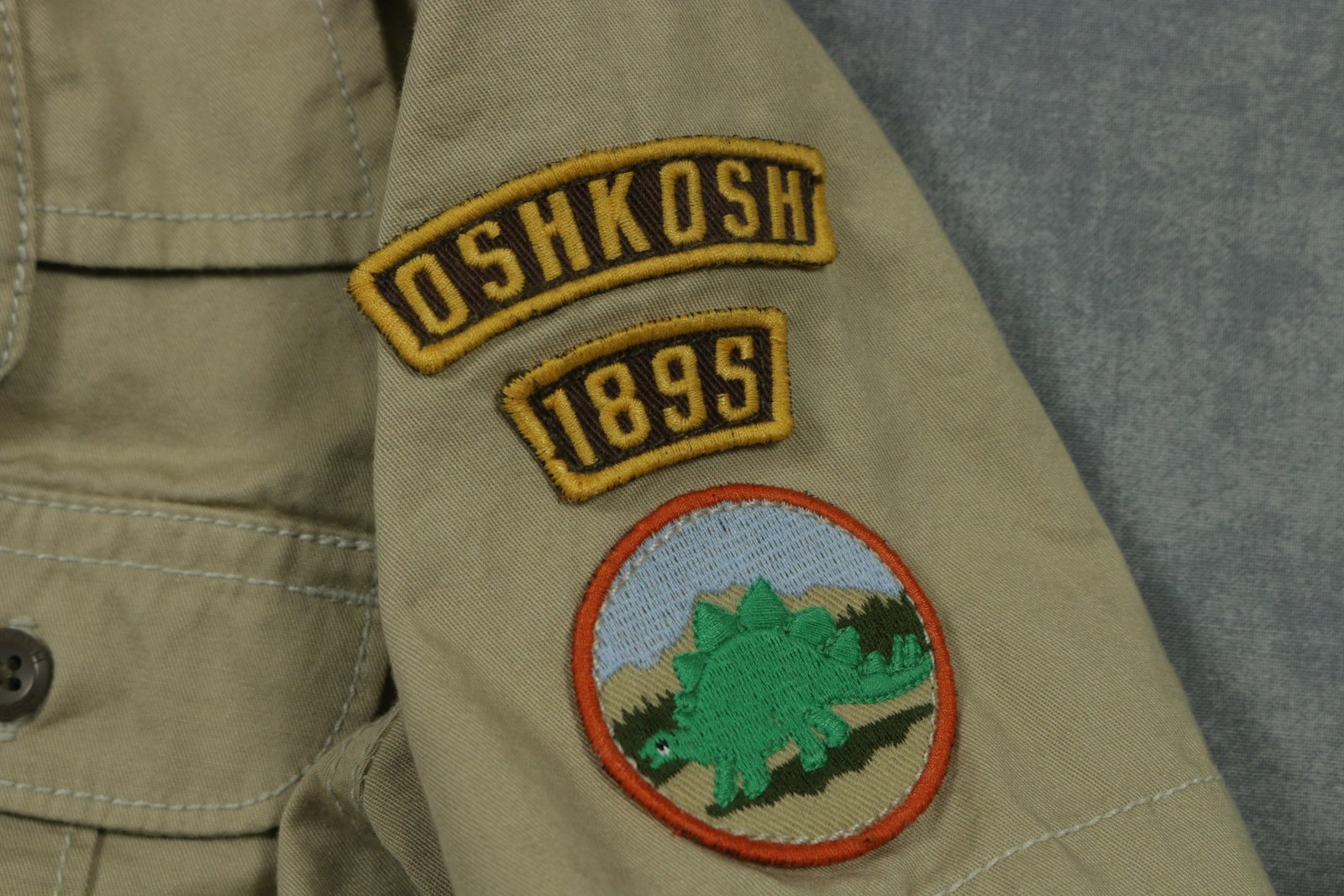 OshKosh B'gosh Shirt Boys 3T Tan Short Sleeve Scout Patches Button Up Adventure