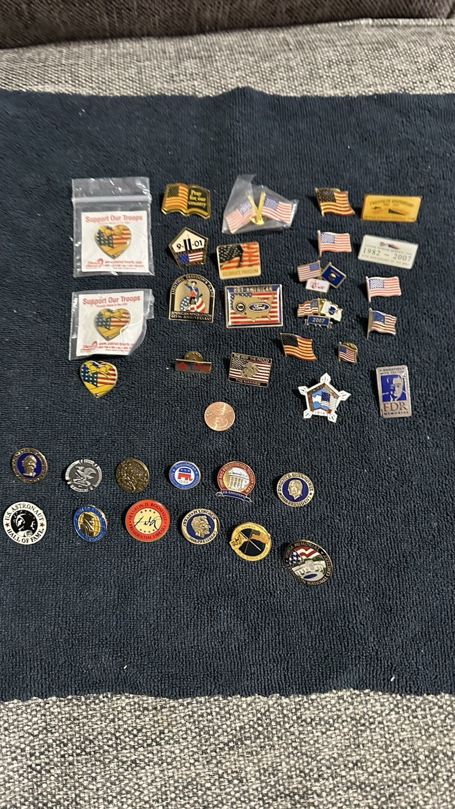 Vintage American Flag Lot Of 35 Patriotic USA Lapel Pins Hat Pinback Tie Tac