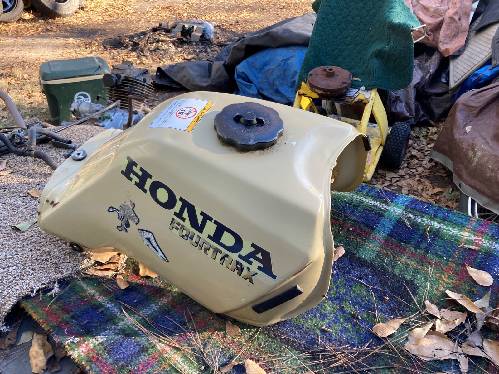 USED OEM 93-00 HONDA TRX300 TRX300FW 2x4 FOURTRAX YELLOW FUEL TANK with petcock