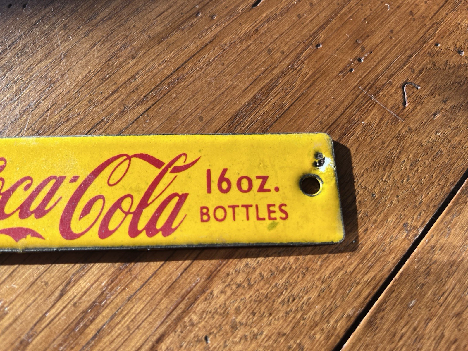 NICE PORCELAIN DRINK COCA-COLA 16 OZ. BOTTLES METAL CRATE TAG