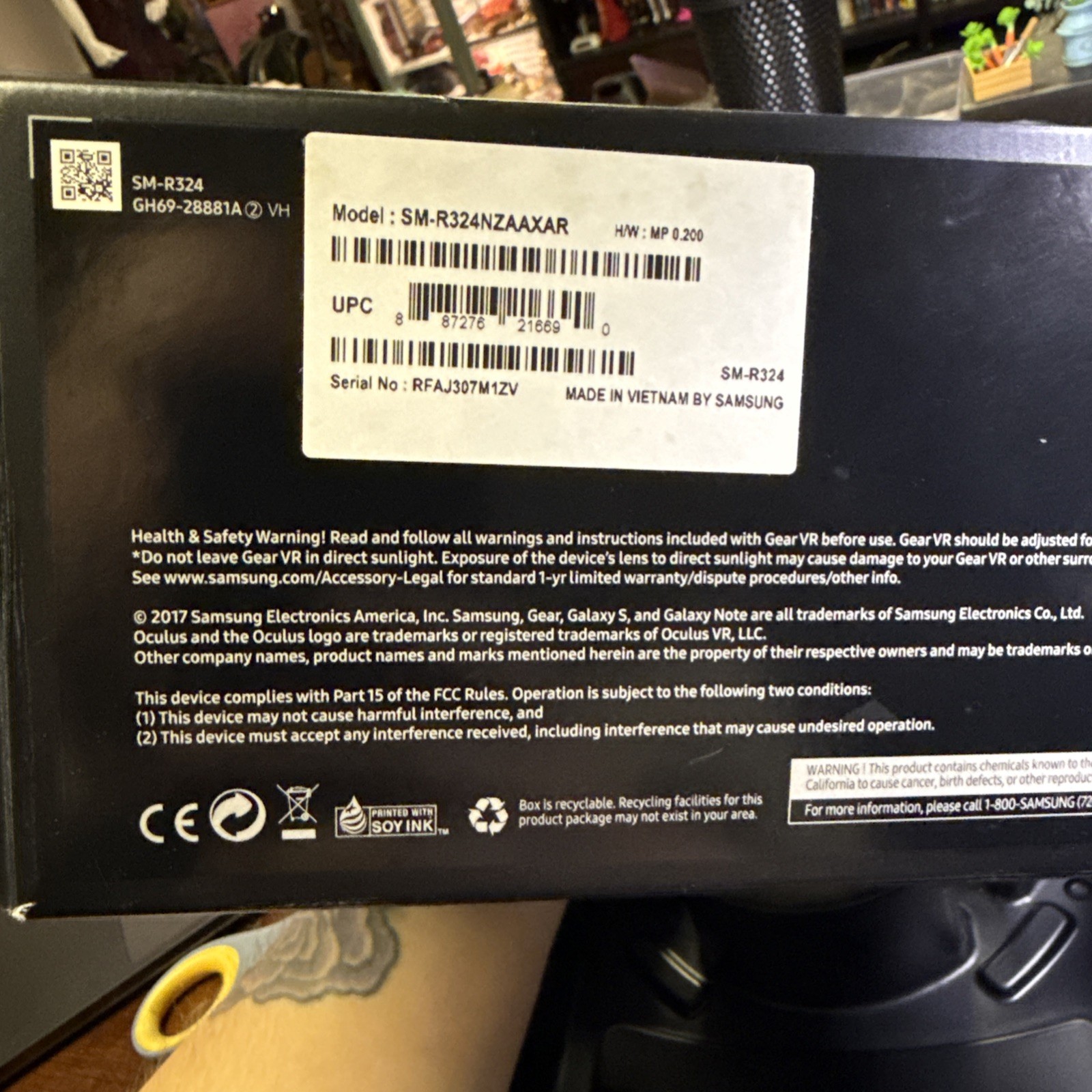 Samsung Gear VR Oculus with Controller SM-R324NZAAXAR Virtual Reality