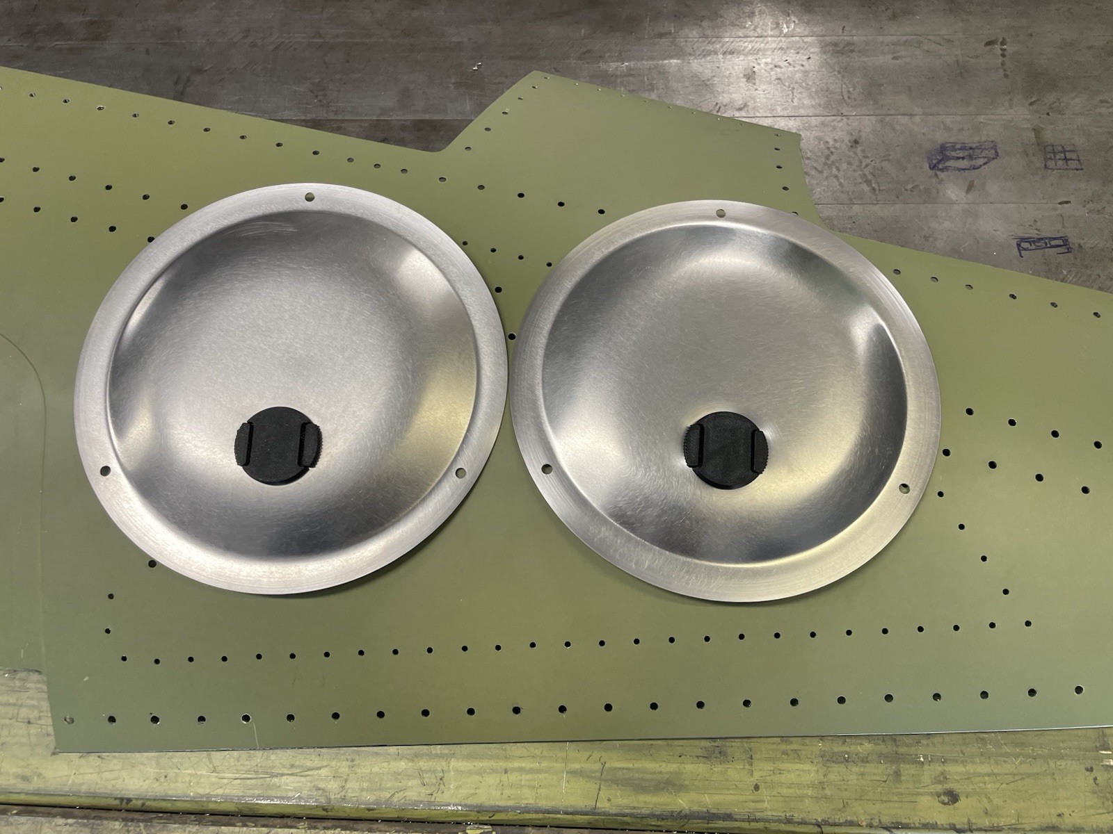 ✈️Cessna / Piper style SET OF WHEEL COVER HUBCAPS (7.25” Dia.)WITH VALVE OPENI.