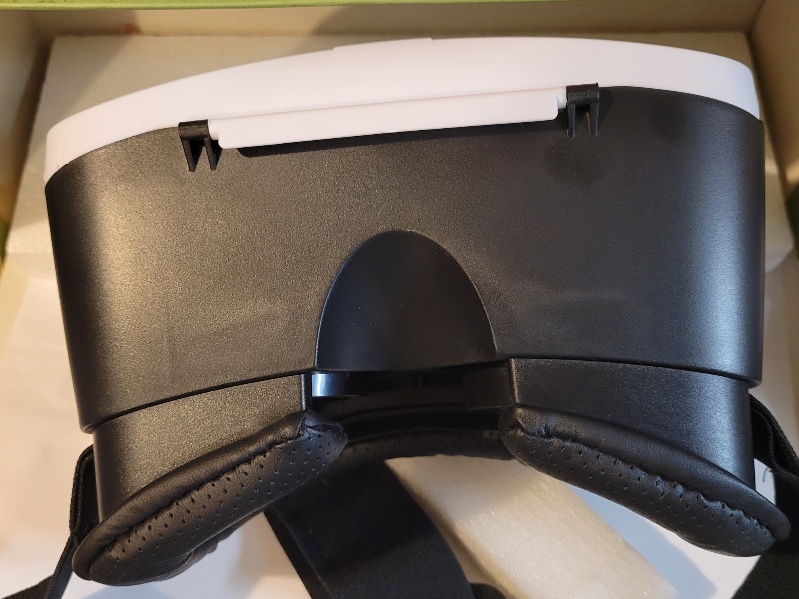 ONN White virtual reality smartphone headset