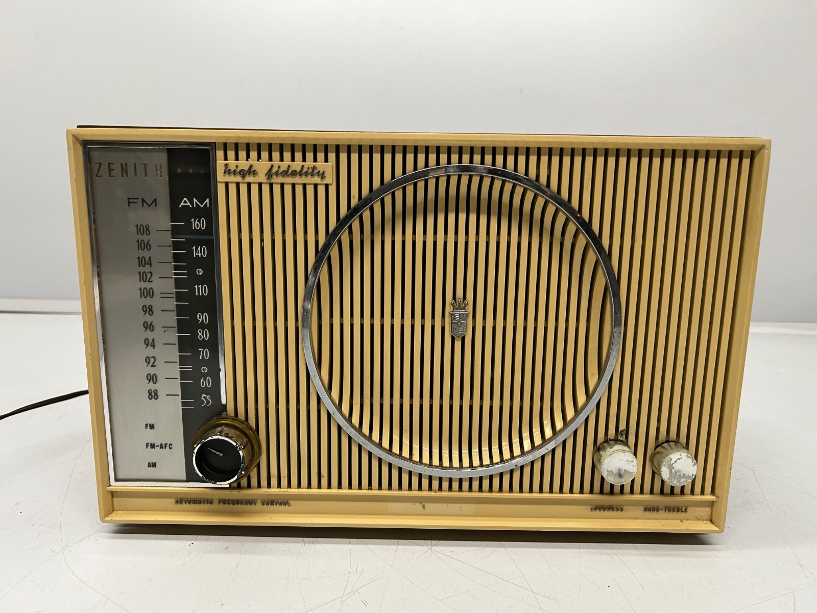 Vtg Zenith Model C845 Super Interlude AM FM Tube Radio Works Has Issues As Is