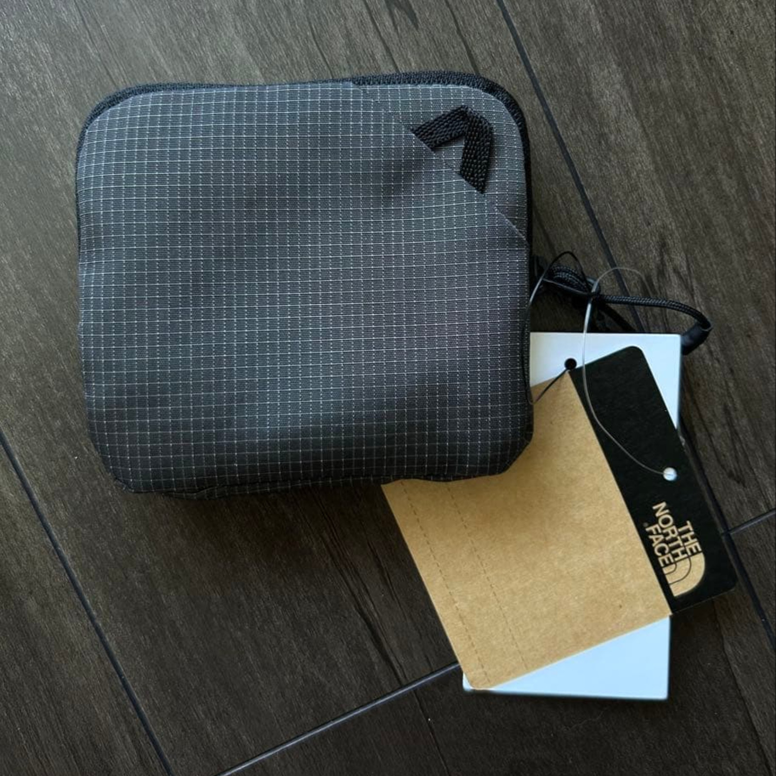 THE NORTH FACE Hazy Wallet NM82460-GG Graphite Gray Mini Zip Coin & Card Nylon