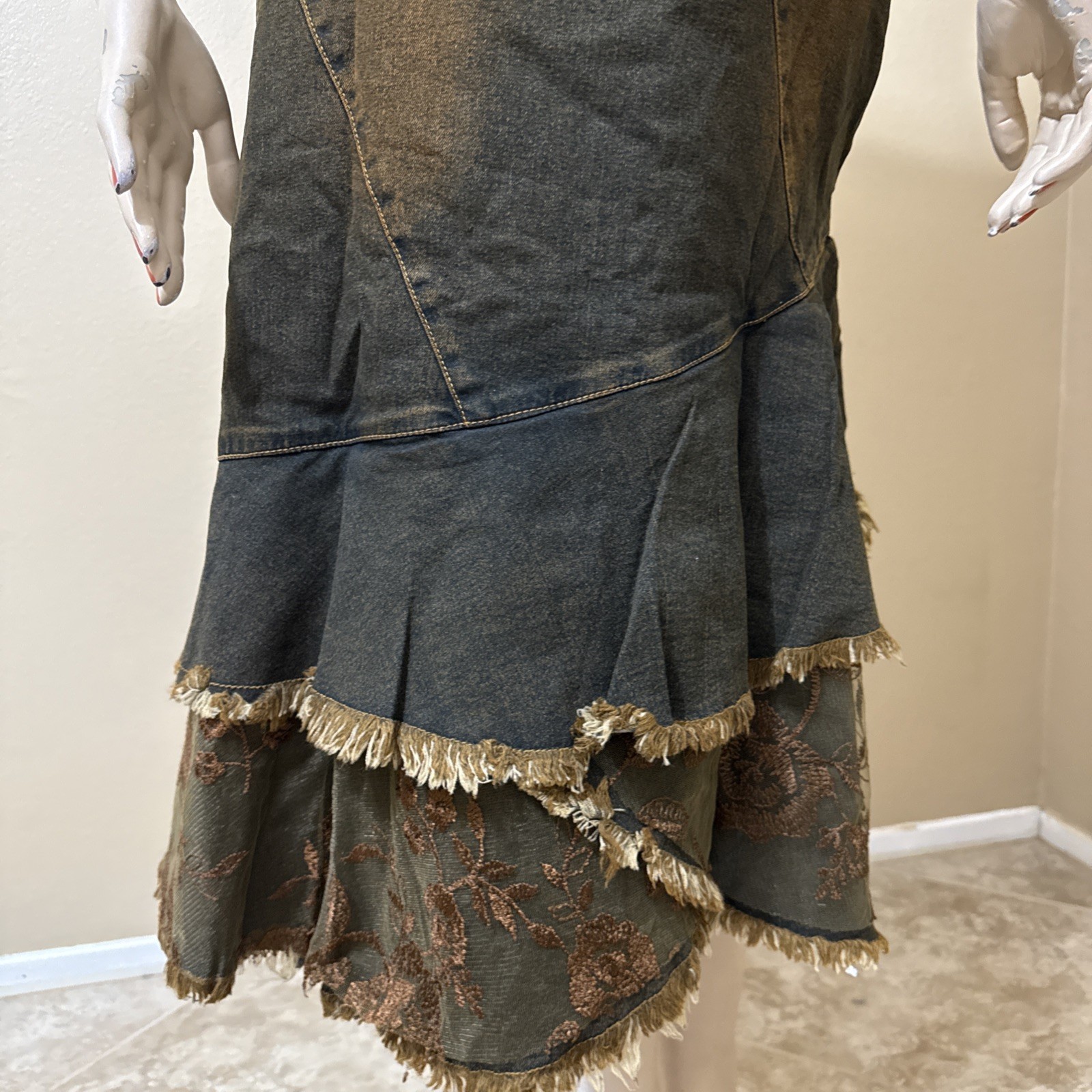 Women’s Brown Denim Cotton Stretch Boho Beaded Lace Zip Size M(6-8) Skirt 3716