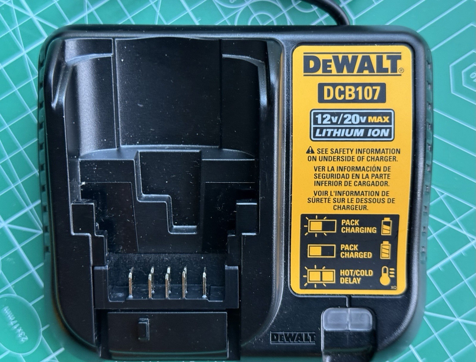 DEWALT-20V Pruner Shear KIT w/Battery, Charger & FREE TOOL BAG #DCPR320D1