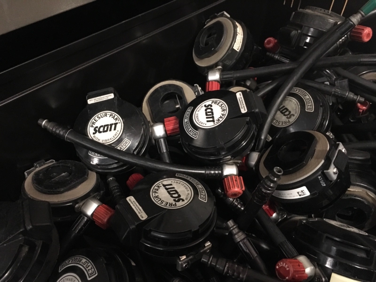 SCOTT E-Z FLO REGULATOR PRESUR-PAK EZFLO VIBRALERT 804370-02 SCBA QuikConnection