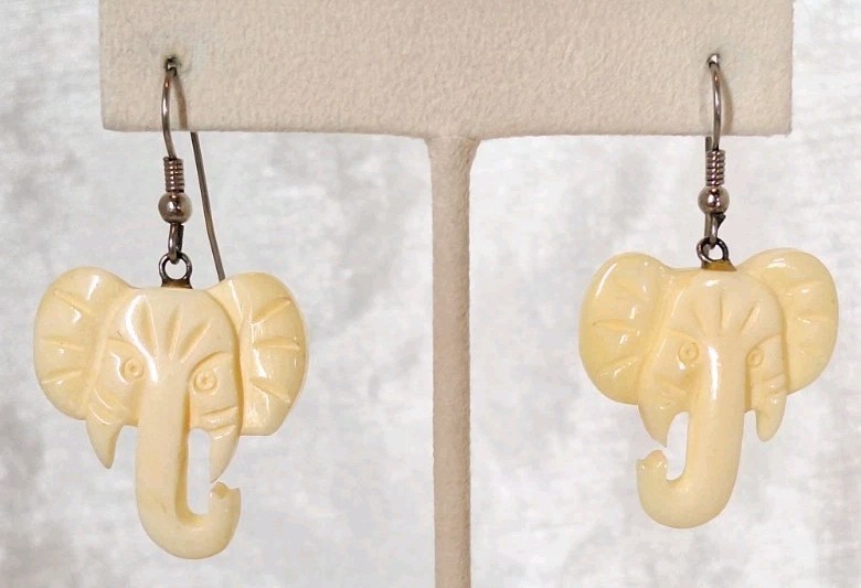 VTG Artisan Handcarved Dangle Drop Pierced Earring Elephant Head Resin Celluloid