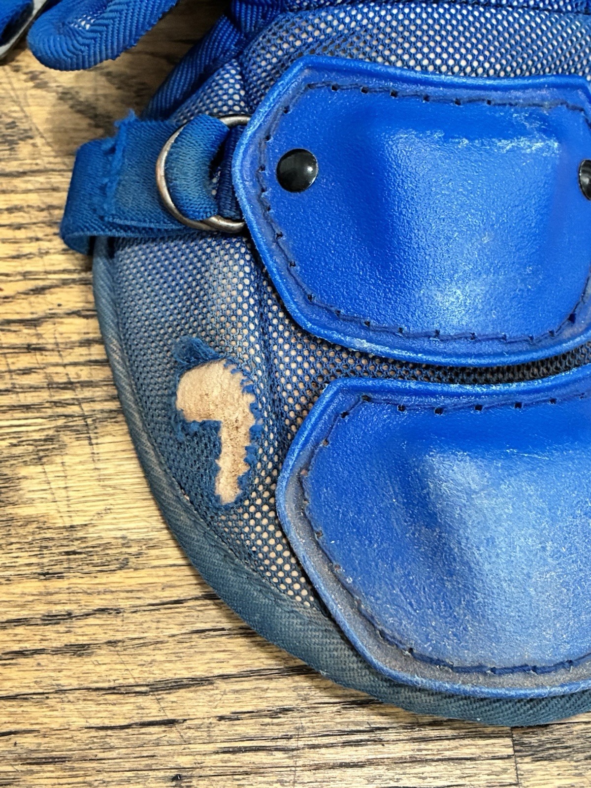 Chicago Cubs Game Used/Issued Mizuno Pro 17.5 “ Catchers Shin Guards Blue