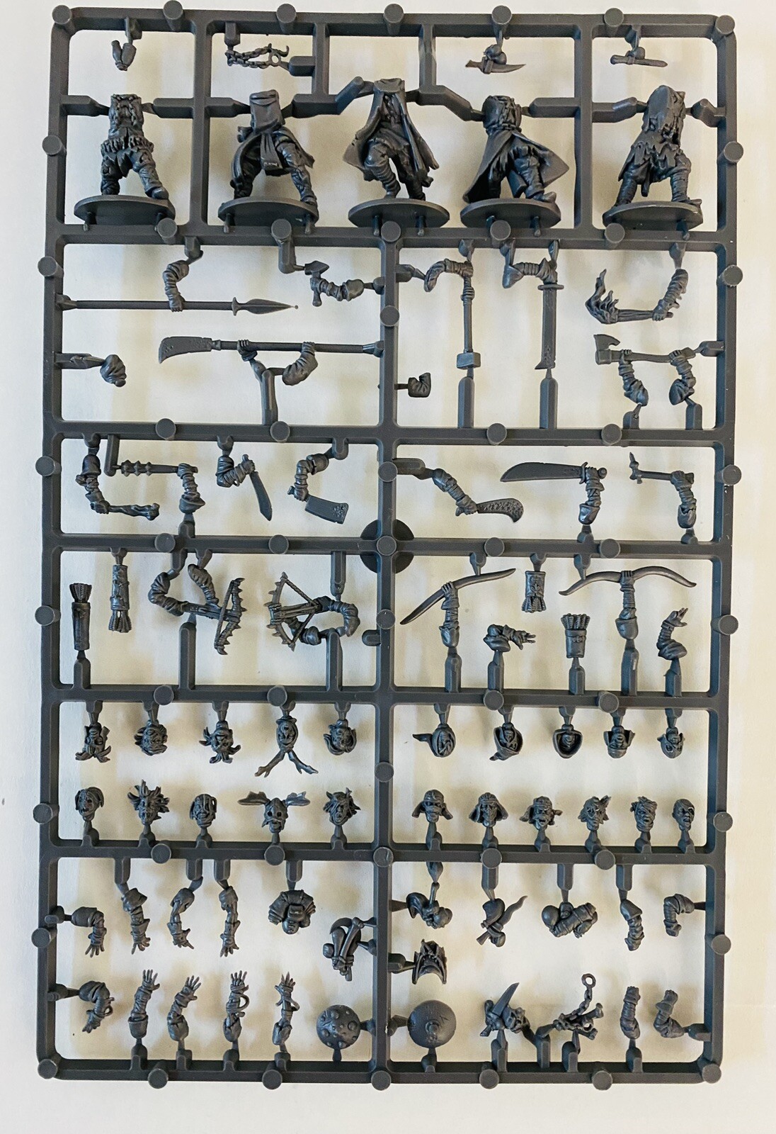 Frostgrave Cultists II 28mm New • One Sprue • 5 Miniatures • Osprey Northstar