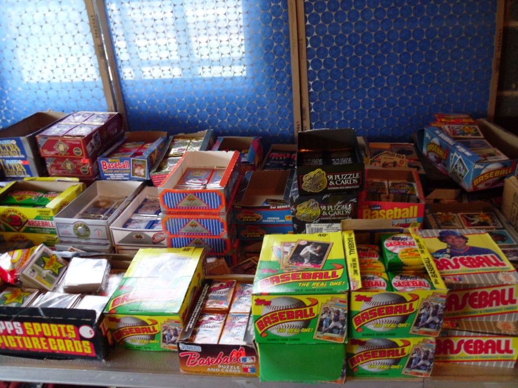 GIGANTIC ESTATE FIND OF VINTAGE SPORTSCARDS WITH OLD UNOPENED PACKS LIQUIDATION