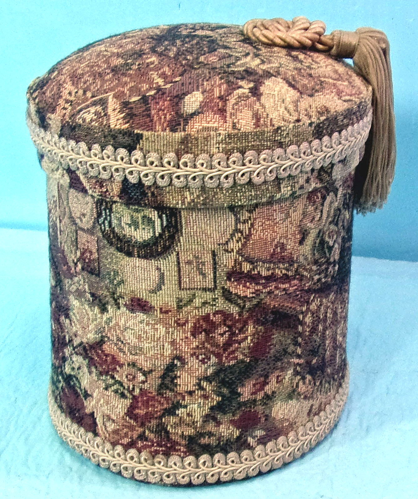 TAPESTRY CLOTH FABRIC COVERED OVAL STORAGE BOX w/PADDED LID & TASSEL