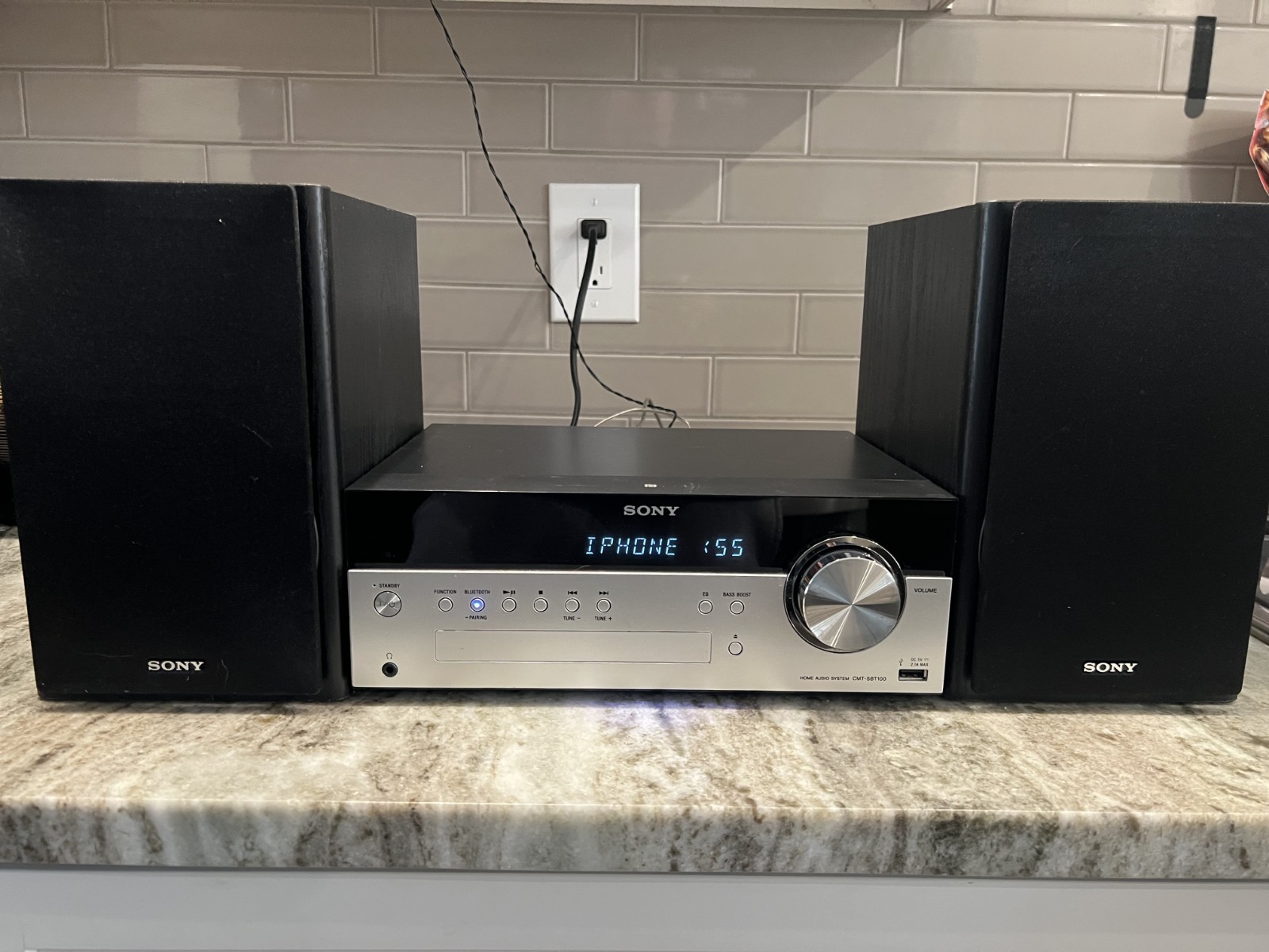 Sony CMT-SBT100 Stereo Sound System With Speakers CD/Radio/Bluetooth Works Great