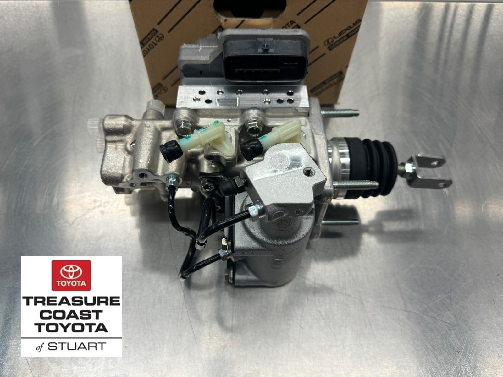 NEW OEM TOYOTA 14-15 PRIUS BRAKE BOOSTER ASSEMBLY W/MASTER CYLINDER 47050-47310
