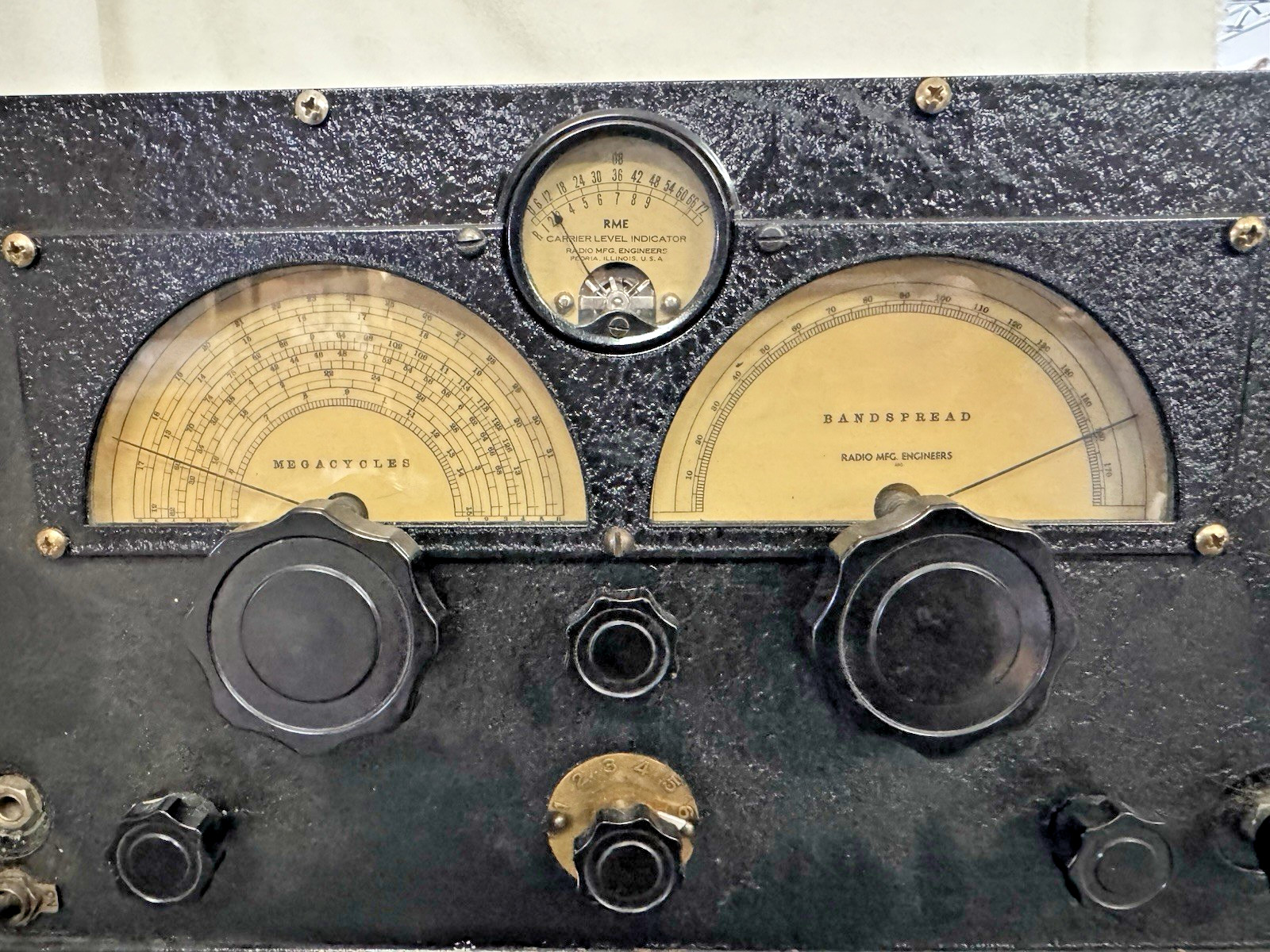 RME (Radio Manufacturing Engineers) Model 69 Ham Receiver – 1935–1940 – Untested