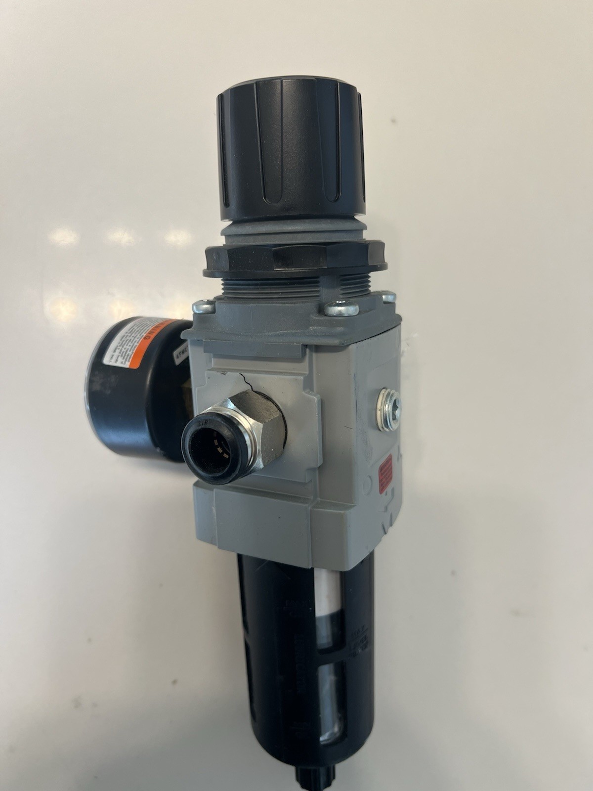 Wilkerson B18-04-Fk00b Filter-Regulator, Particles/Water Removal, Size - Air