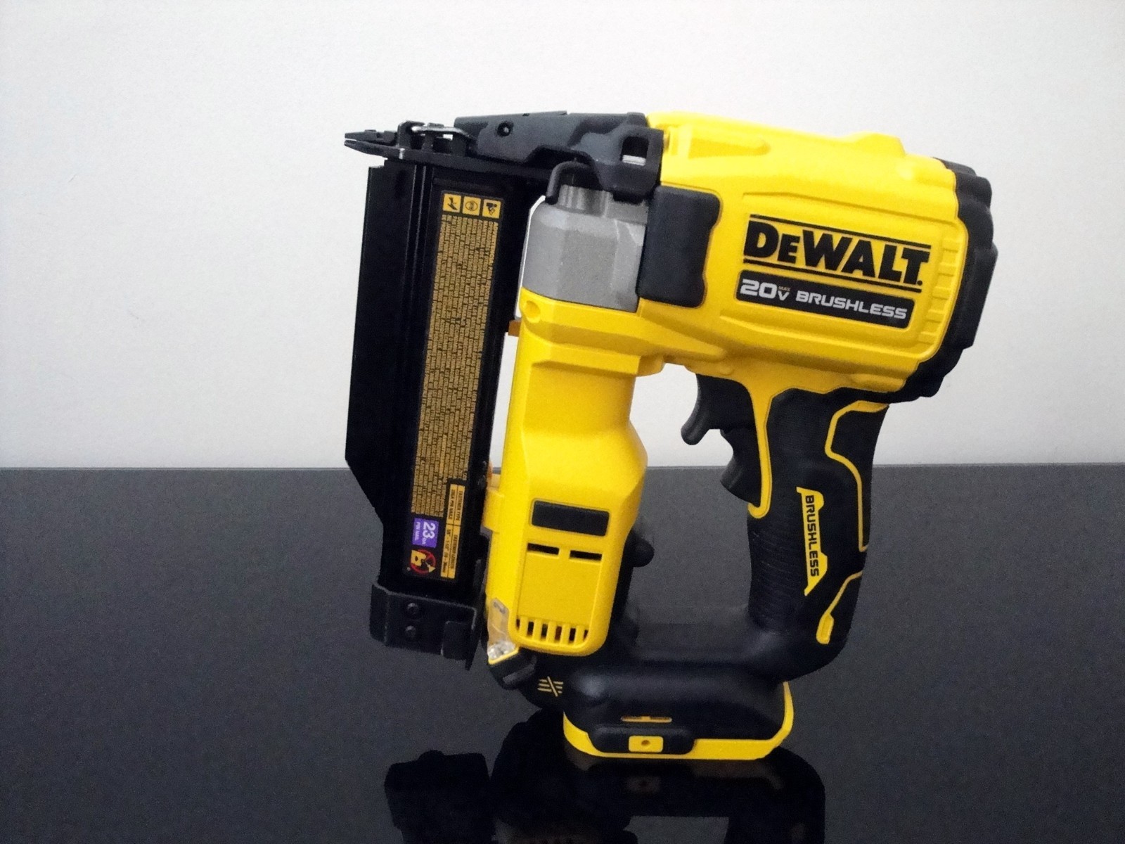DEWALT DCN623B ATOMIC COMPACT  20V MAX*  23GA PIN NAILER (TOOL ONLY)