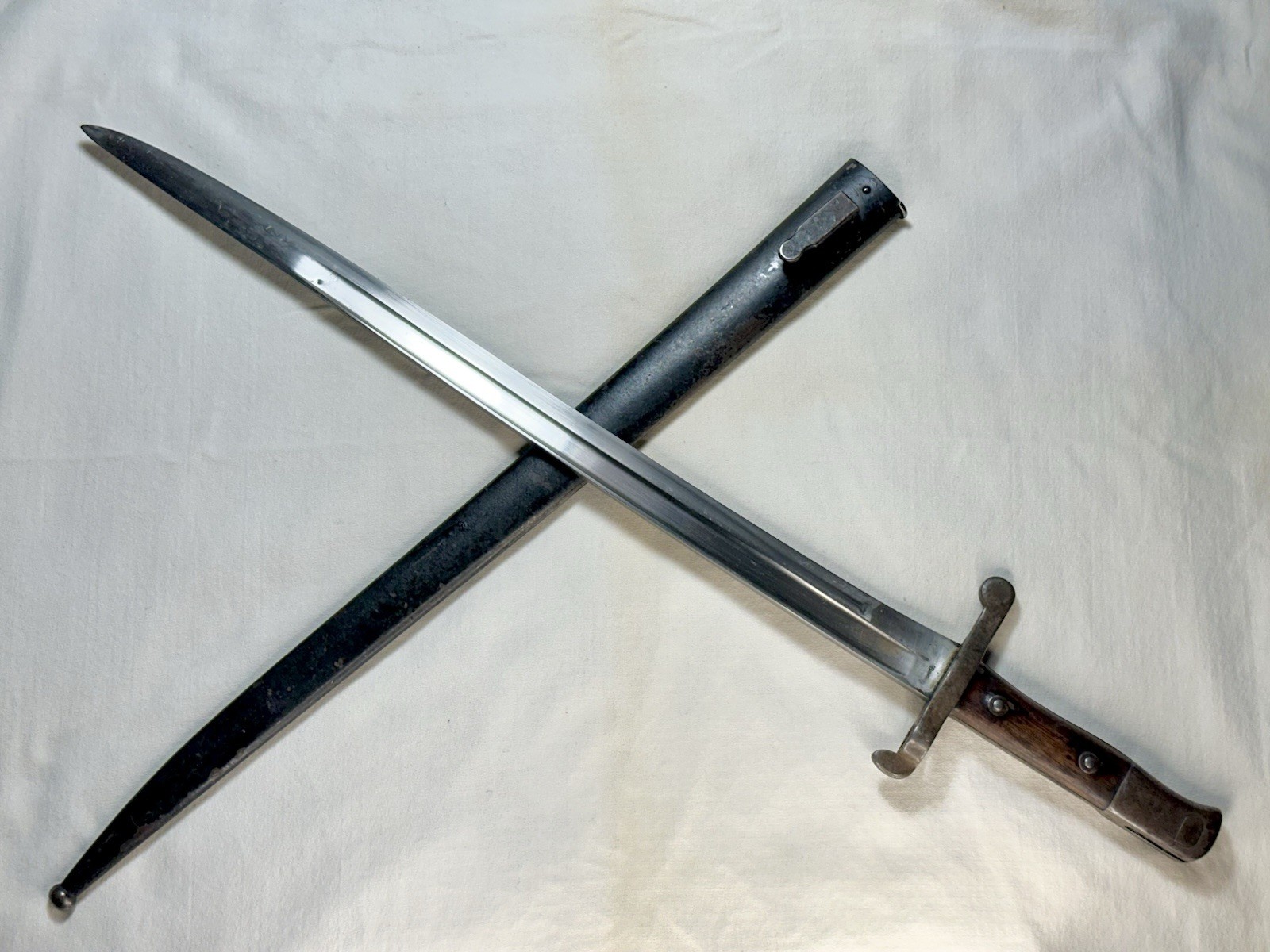 1886 WWII Portuguese Bayonet with scabbard