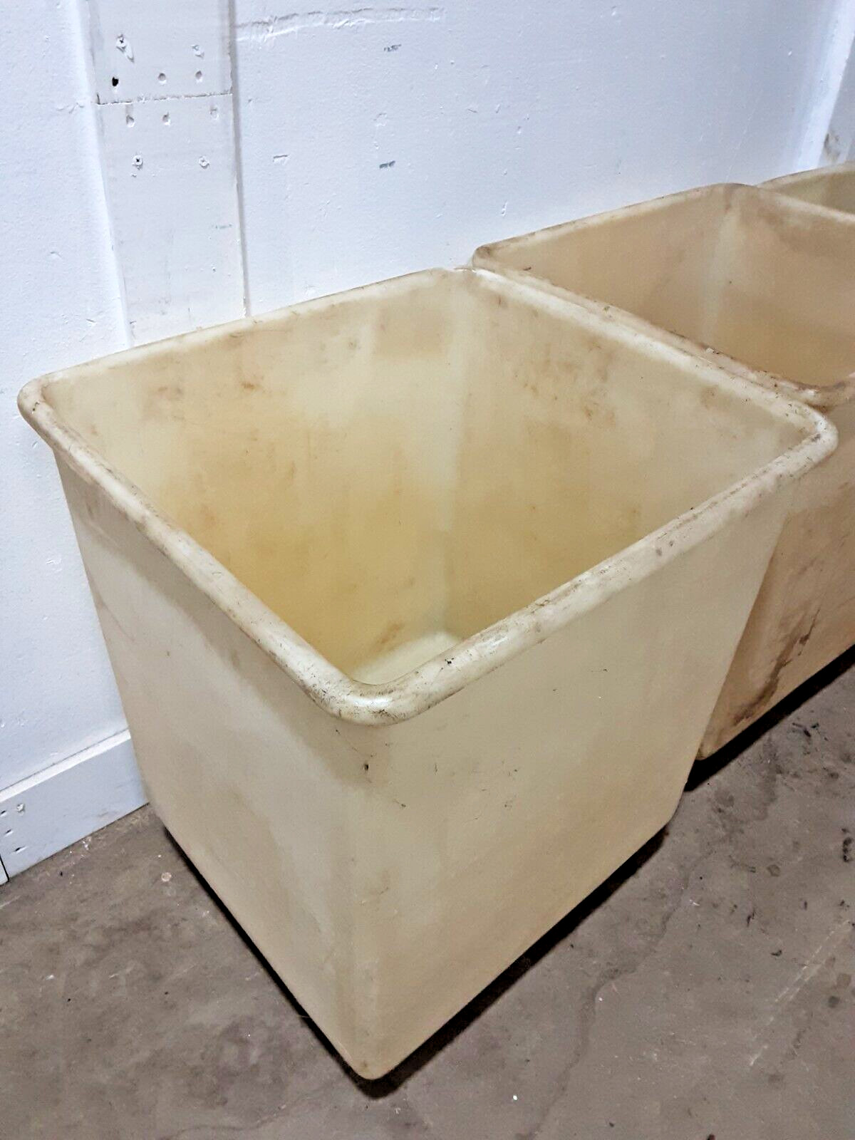 LOT OF 4 RUBBERMAID H.D COMMERCIAL INGREDIENT BINS ON CASTERS