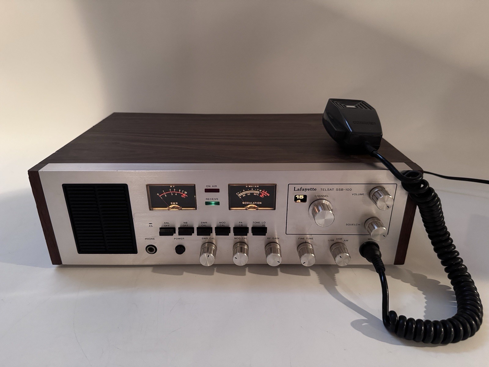 Lafayette Telsat SSB-100 23 Channel CB Base Station w/ Mic