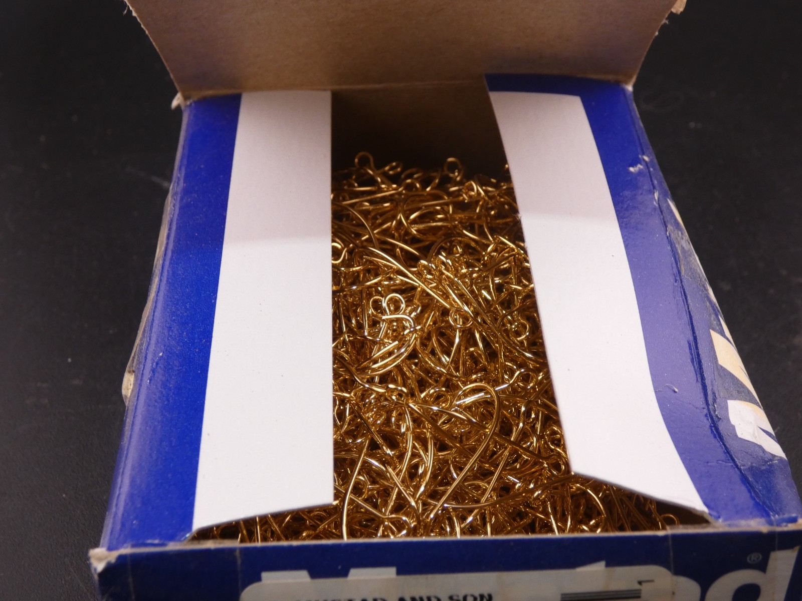 Mustad 3366G Size 4 Gold Hooks Large Eye Bulk Lot 100 Fish Fishing Hooks