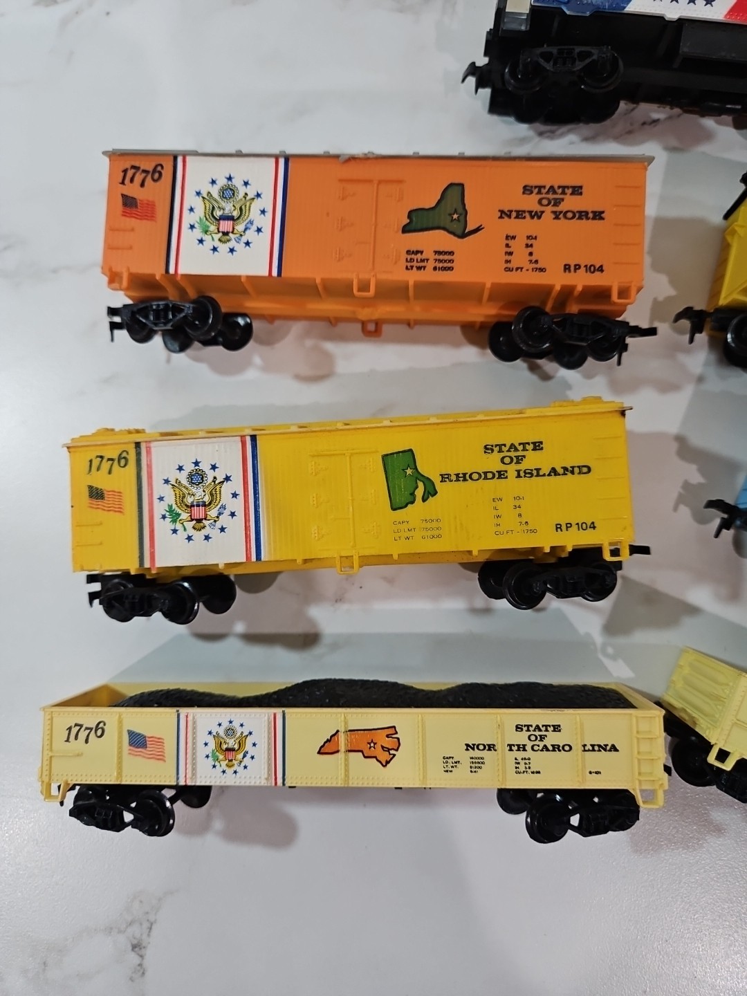 ho train cars lot used, Spirit of 1776 train cars, 6 total and caboose