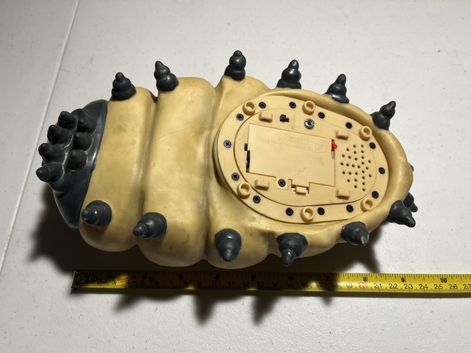 Gemmy "Magnificent Maggot" Grub Slug Insect Bug lights up w/ sound READ