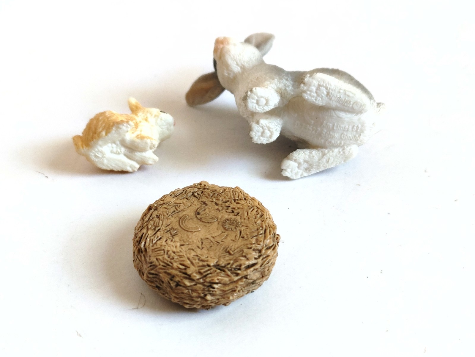 Schleich Bunny Rabbit 2016 Figure Nest Easter Figurine 3 piece