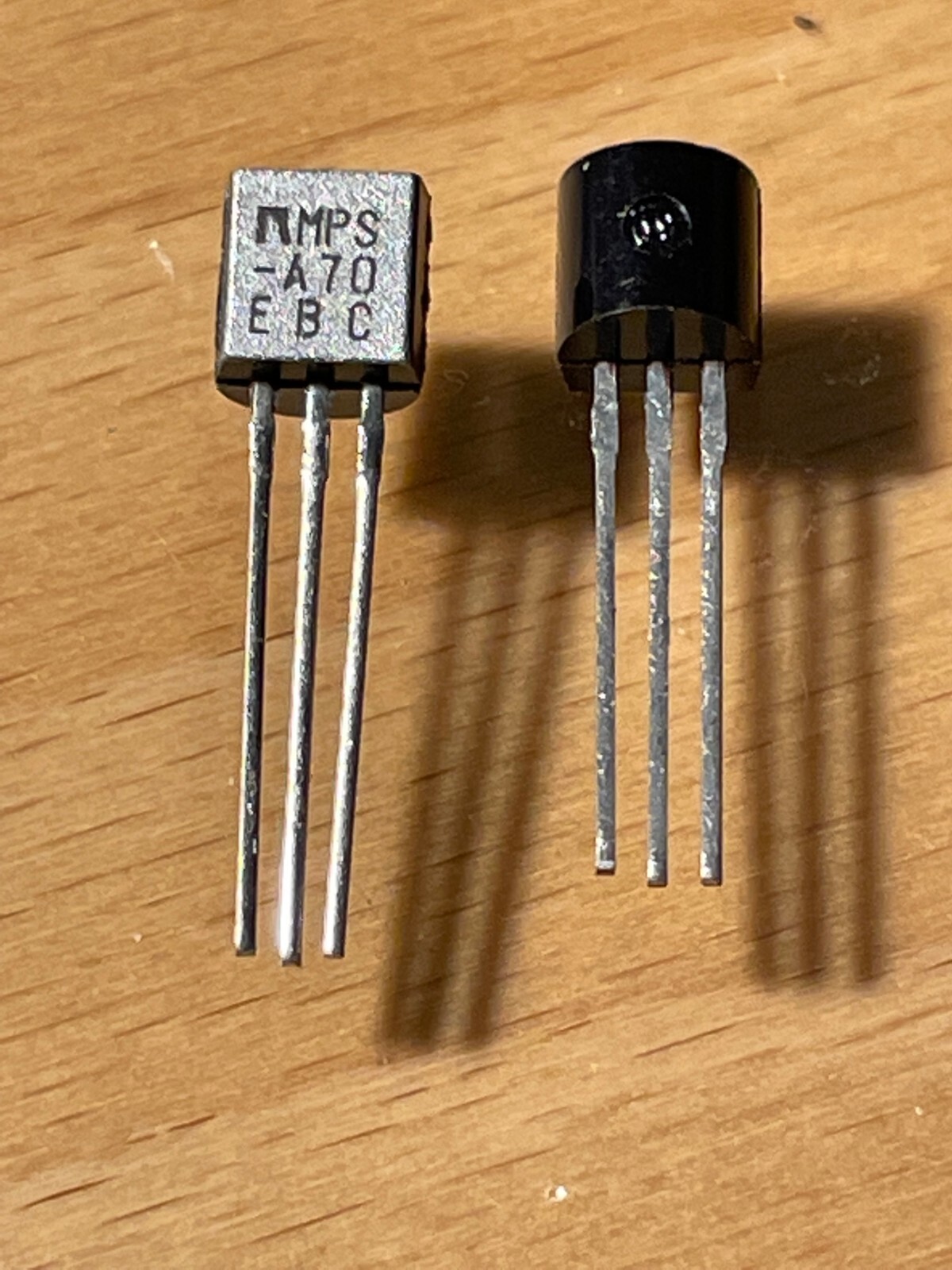 MPS A70 - PNP - COMPLEMENTARY SILICON AF SMALL SIGNAL TRANSISTORS.