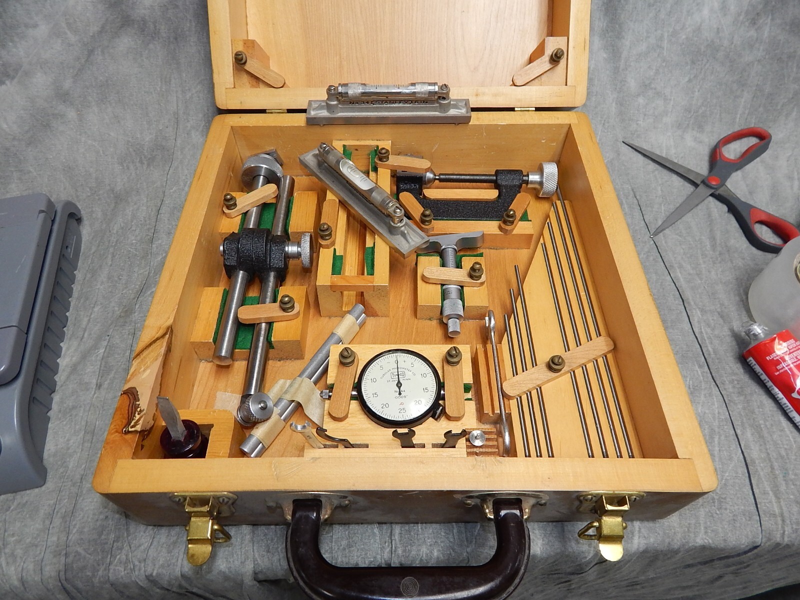 Machinists Tool set with Micrometer, levels and other tools Special purpose ????